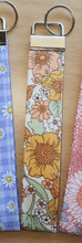 Load image into Gallery viewer, Floral Wristlets